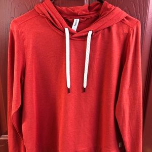 Vuori halo essential hoodie Red womens size medium.